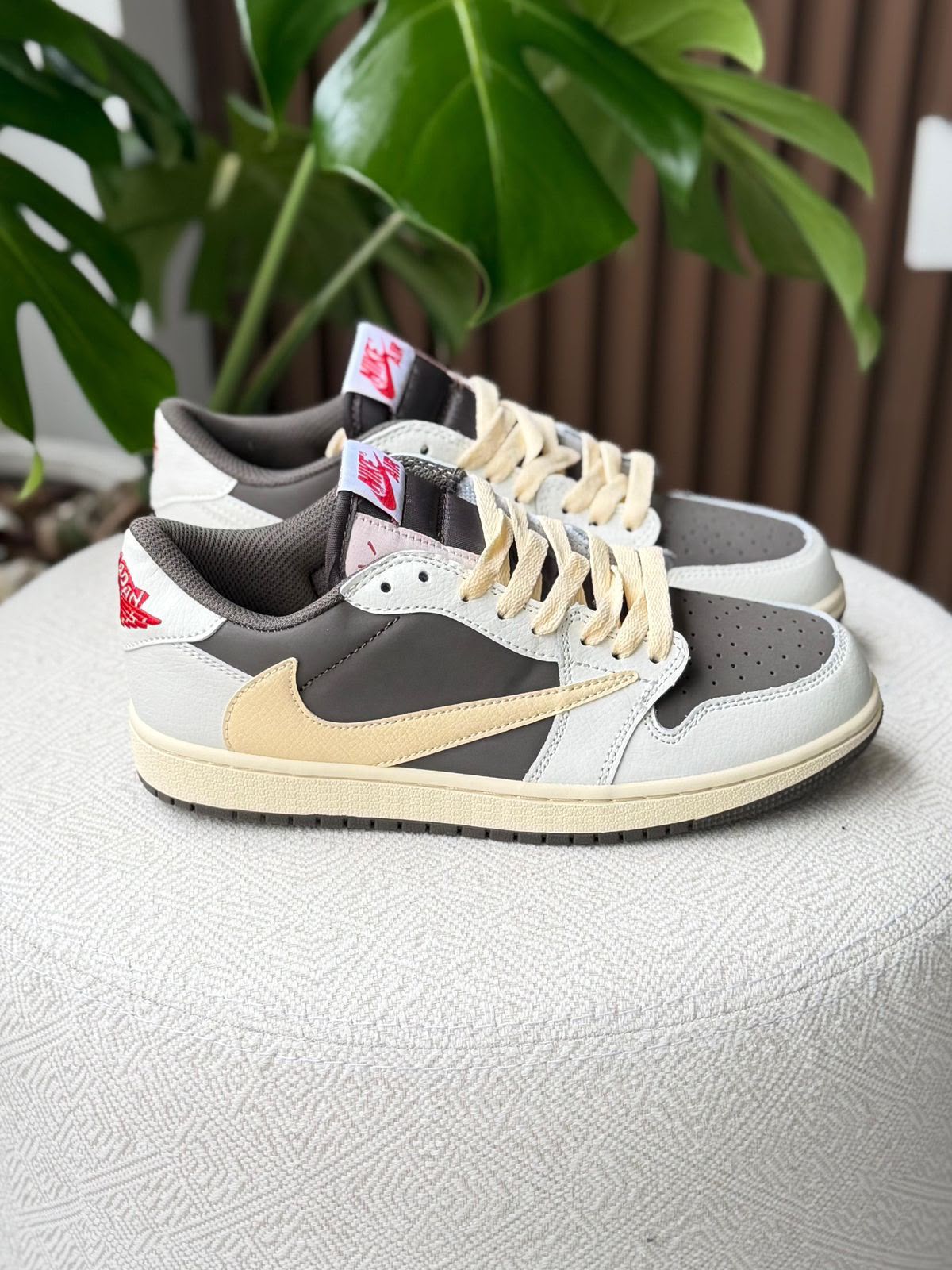 Jordan R1 Travis