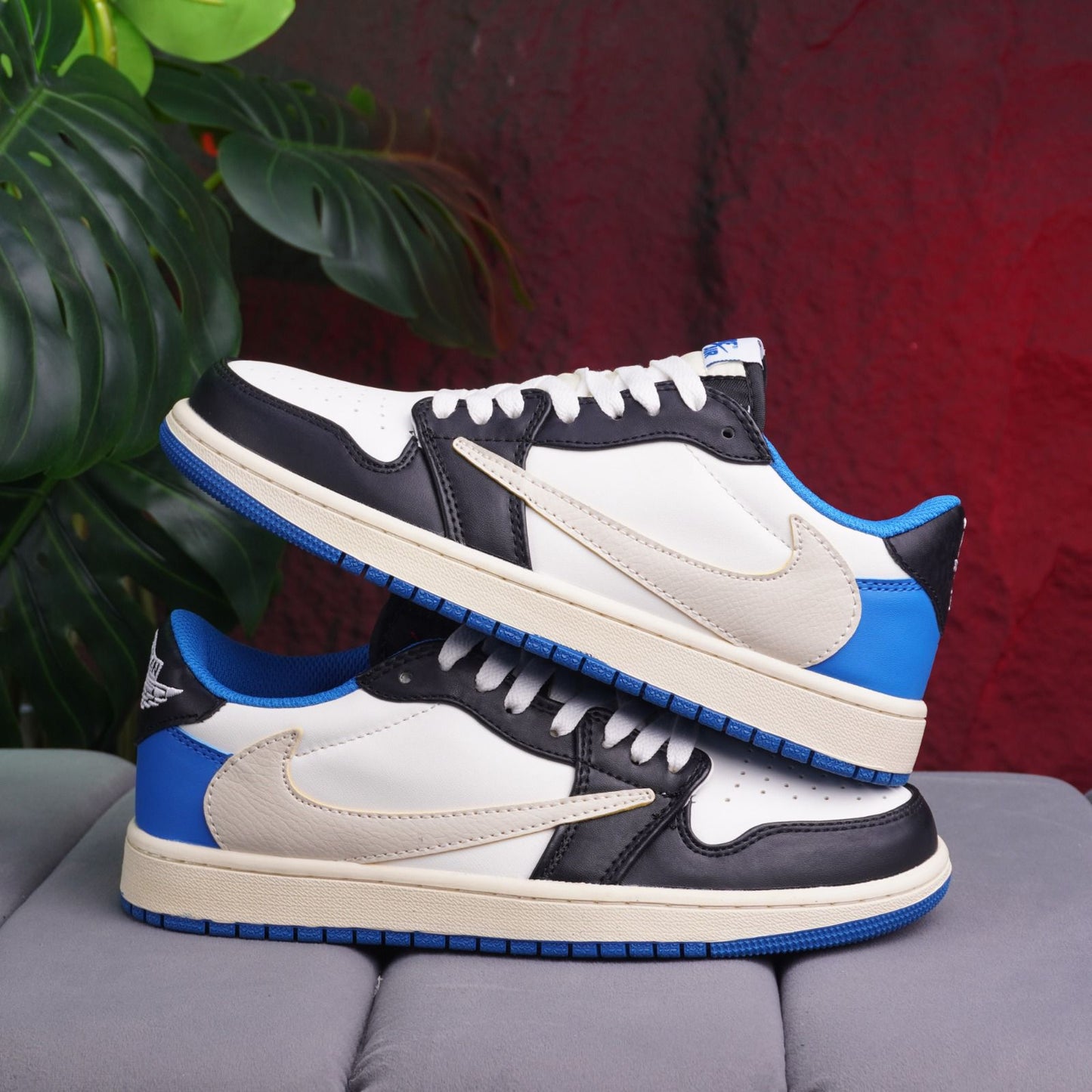Jordan R1 Travis